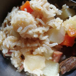 牛肉土豆焖饭