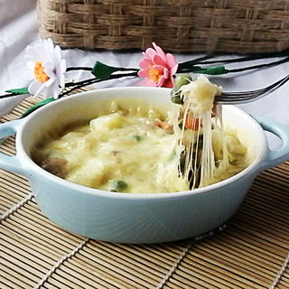 微波炉腊肠奶酪焗饭