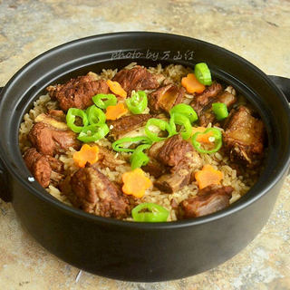 酱香排骨煲仔饭
