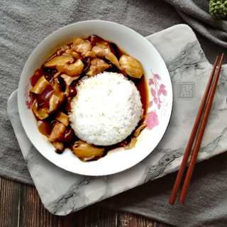 香菇鸡腿盖浇饭