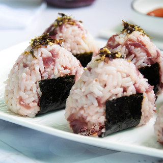 红椰菜肉松饭团