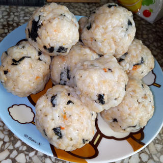 金枪鱼手抓饭团