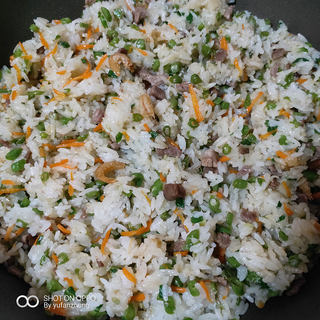 焖糯米饭（瘦肉虾仁香菇豆角红萝卜）