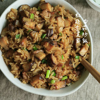 香菇酱油炒饭