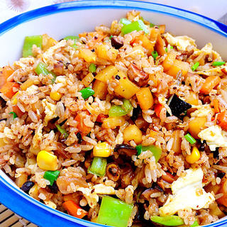 香菇土豆什锦蛋炒饭