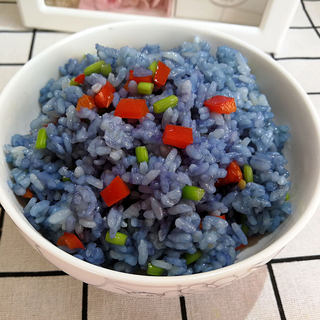 蝶豆花炒米饭