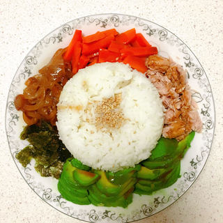 牛油果金枪鱼拌饭