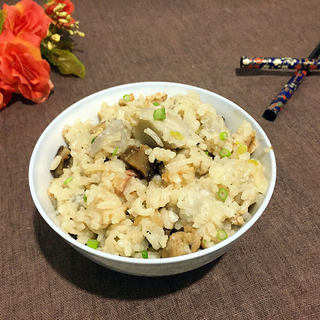 “御寒美食”香菇芋头焖饭