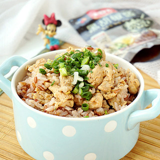 黑椒鸡肉焖红米饭