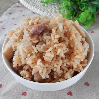 五花肉芋头焖饭