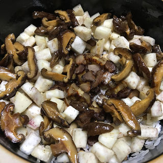腊肉香芋煲仔饭