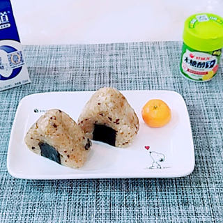 金枪鱼蘑菇海苔饭团