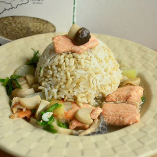 燕麦饭配三文鱼蘑菇汤