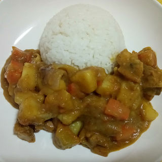 咖喱鸡块盖饭