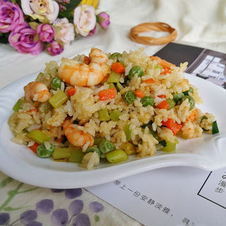 莴笋虾仁炒饭