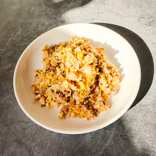 美味可口，一碗能让你永远都忘不了它的香味，大白菜肉末蛋炒饭