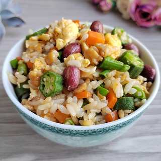 鸡肉时蔬炒饭