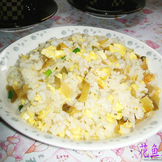榨菜鸡蛋炒饭