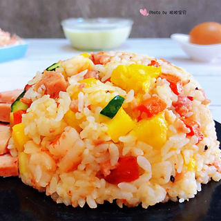 菠萝虾仁炒饭