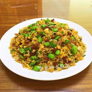 腊肠毛豆蛋炒饭