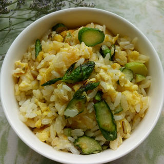 芦笋鸡蛋炒饭