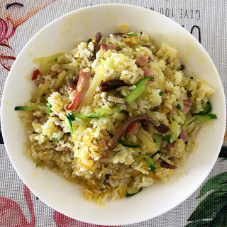 杂蔬丝红肠炒饭