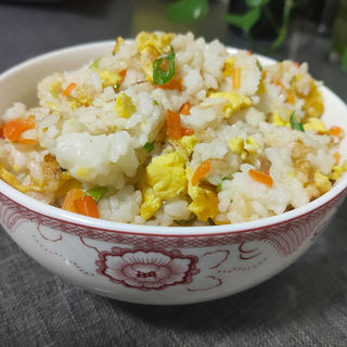 鸡蛋葱花炒饭