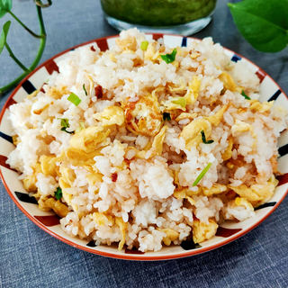 香肠鸡蛋葱花炒饭