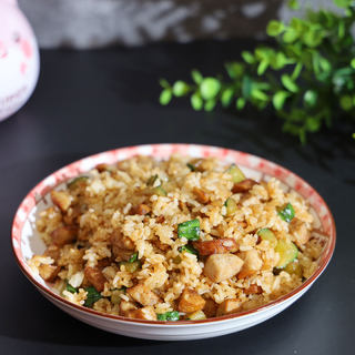 热狗黄瓜炒饭