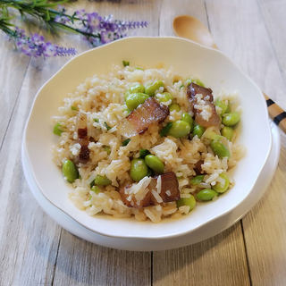 腊肉毛豆炒饭