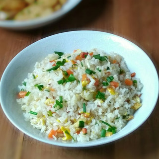 红萝卜青椒蛋炒饭