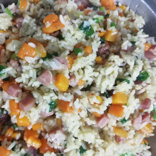 胡萝卜腊肉炒饭