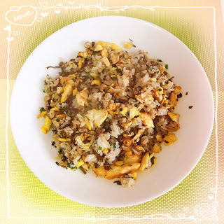 韭菜香椿鸡蛋炒饭