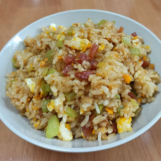 香芹腊肠鸡蛋炒饭