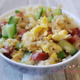 小黄瓜鸡蛋炒饭