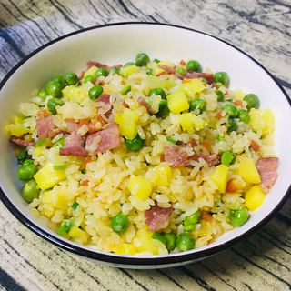 菠萝培根五彩饭