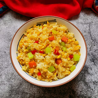 胡萝卜莴笋蛋炒饭