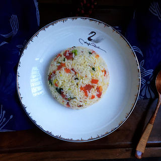 红萝卜腊肠炒饭