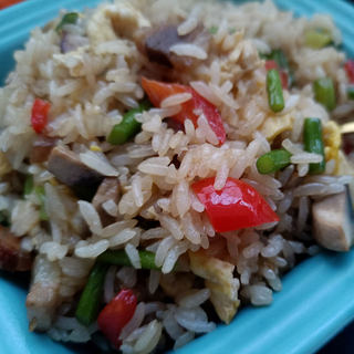 腊肉蒜薹炒饭