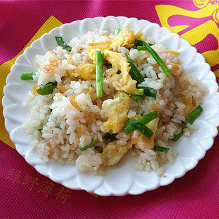虾皮韭菜蛋炒饭