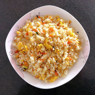 胡萝卜丁蛋炒饭
