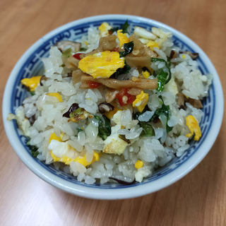 青菜香菇鸡蛋炒饭