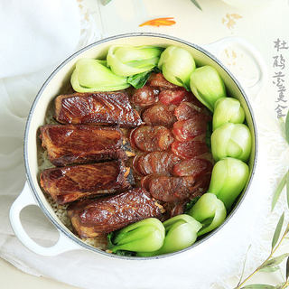红烧排骨腊味双拼煲仔饭
