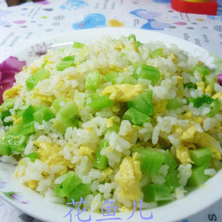 鸡蛋西兰花根茎炒饭