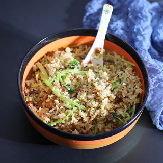 白菜芹菜辣鸡炒饭