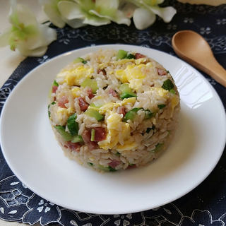 黄瓜腊肠蛋炒饭
