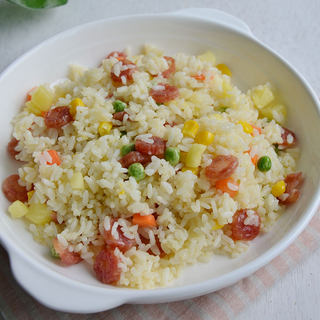 菠萝腊肠炒饭