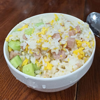 黄瓜火腿丁鸡蛋炒饭