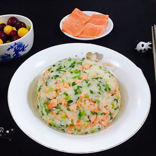 三文鱼韭菜炒饭#快手小炒菜#