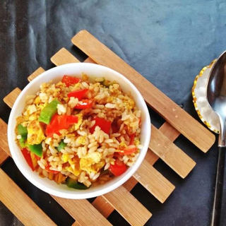 彩椒鸡蛋炒饭